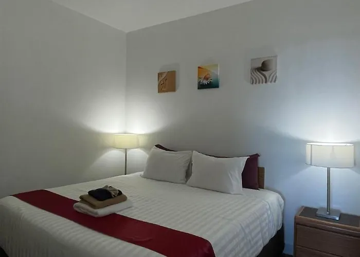 Sand Pebbles Inn